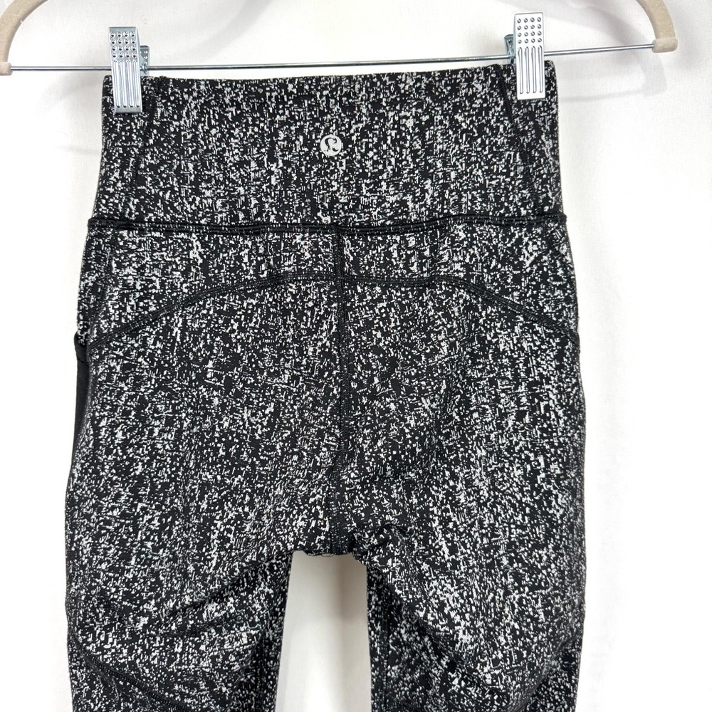 Lululemon Size 4 Fit Physique Crop 19" Leggings Luon Suited Jacquard Black White - Picture 8 of 15